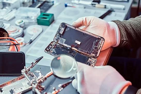 Microsoldadura y reparación de placa